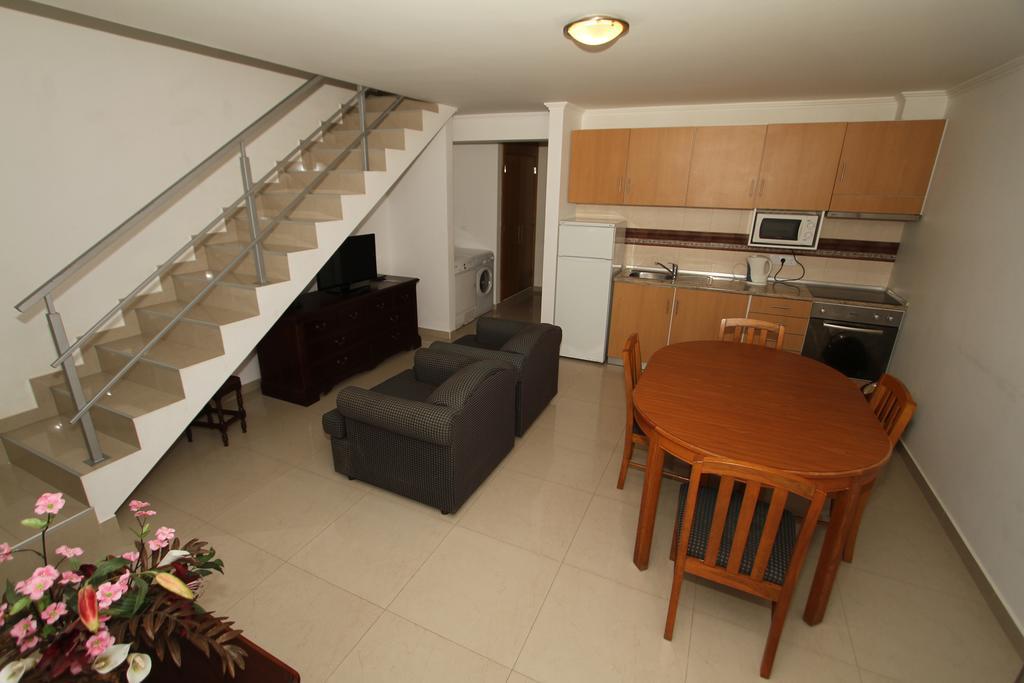 Costa & Isaias Apartamentos Angra do Heroísmo Chambre photo
