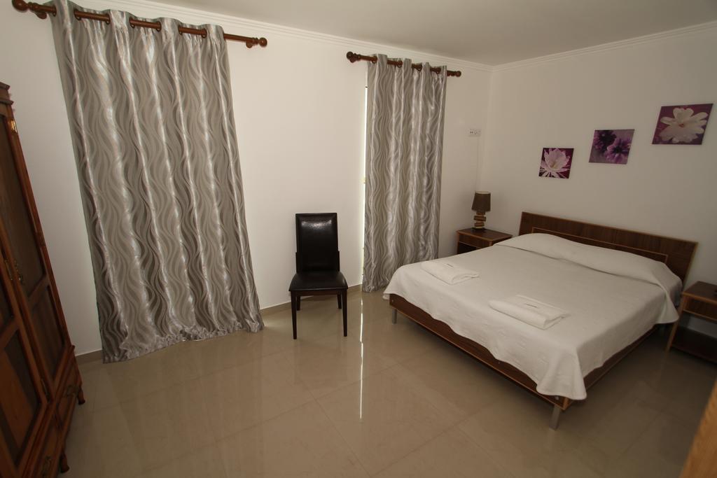 Costa & Isaias Apartamentos Angra do Heroísmo Chambre photo